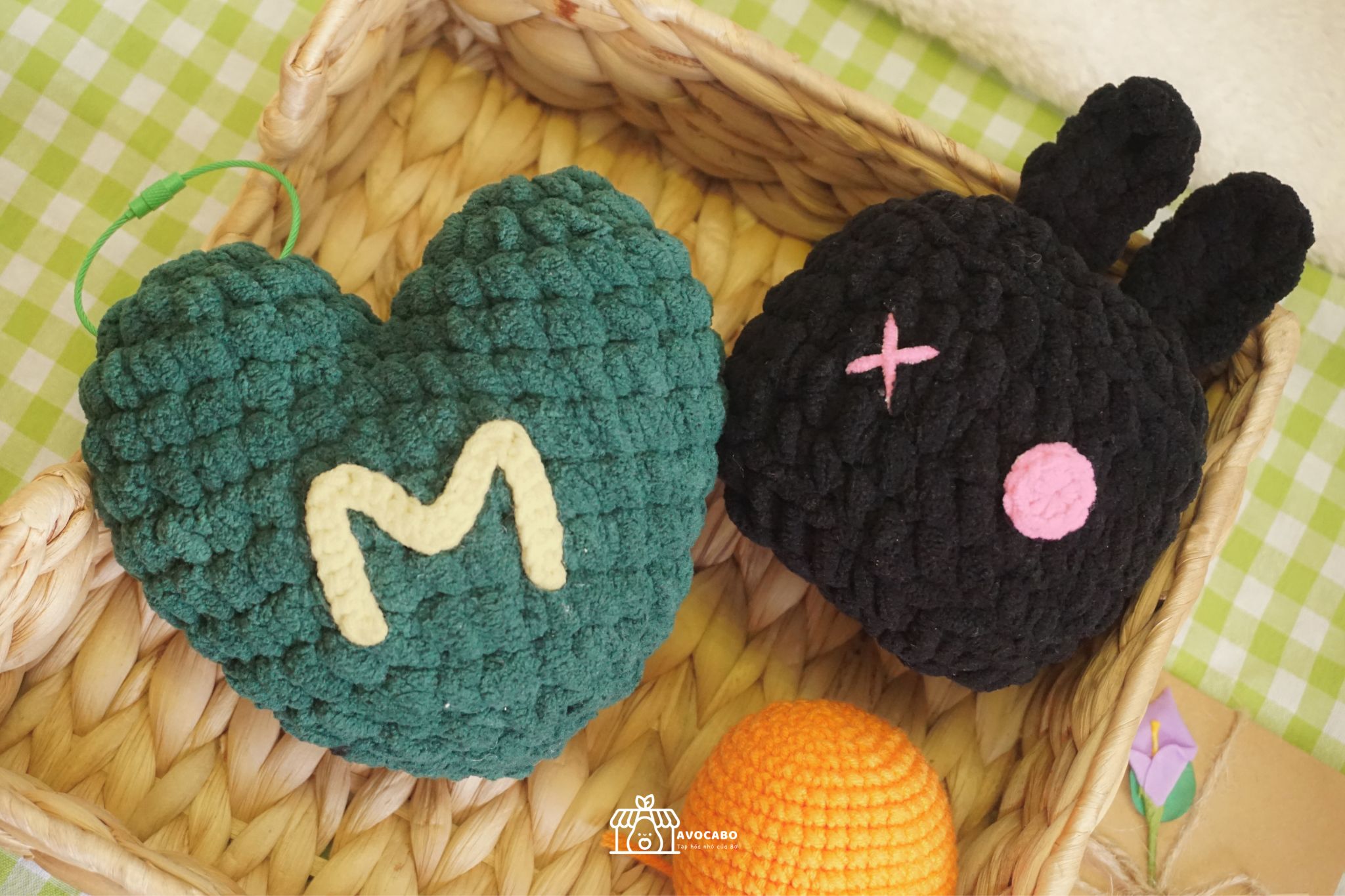 Set đồ len handmade trang trí: Thỏ Đen – Trái Tim Xanh – Quả Cam - Ảnh 3